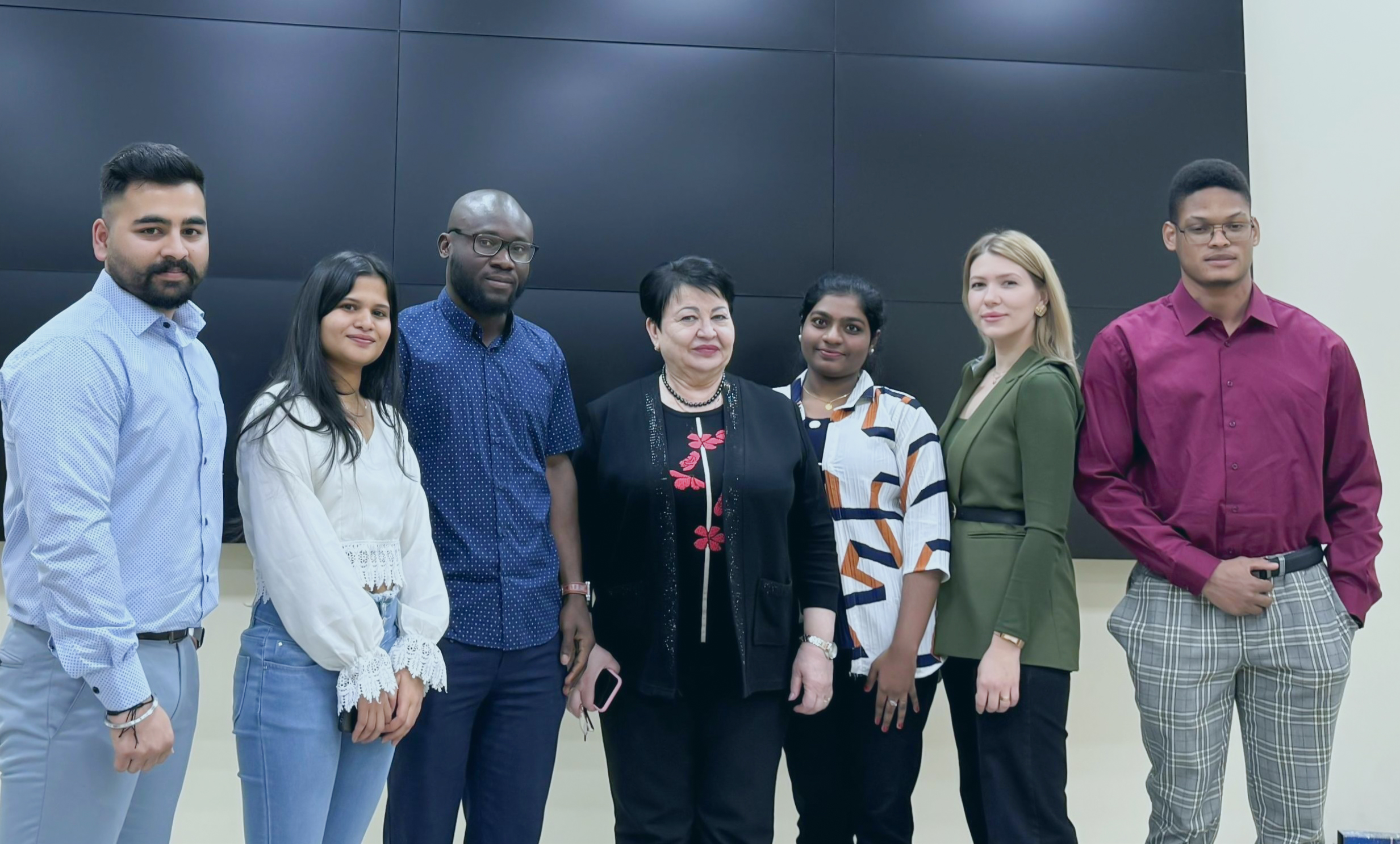 The traditional meeting of first-year students with the leaders of the Faculty of Foreign Students took place at StSMU